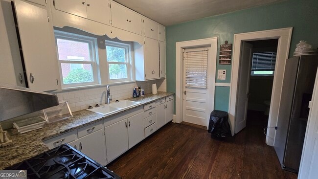 Building Photo - 865 Nottingham Dr