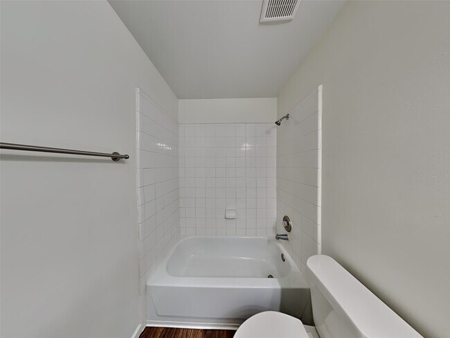 Building Photo - 16778 Fallen Timbers Dr