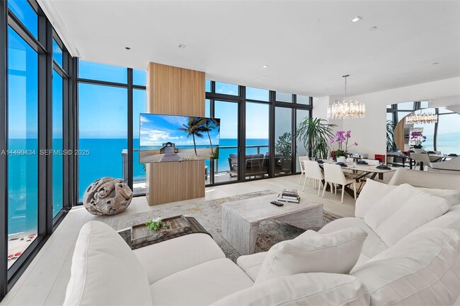 Primary Photo - 2201 Collins Ave