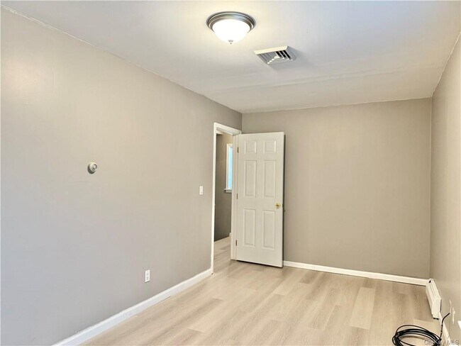 Building Photo - 18 Old Little Britain Rd