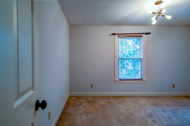 Building Photo - 60 Ravenwood Hills Cir