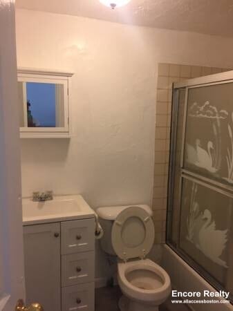 Building Photo - 8 Adella Pl