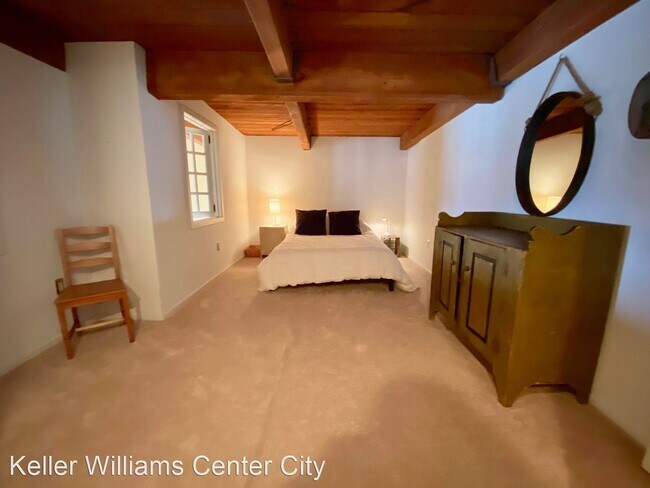 Building Photo - 2 br, 1 bath House - 700 S. 10th St 3A
