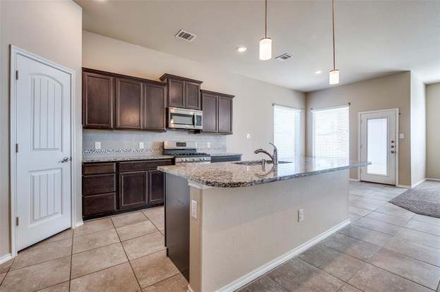 Building Photo - 2025 Lake Vista Dr