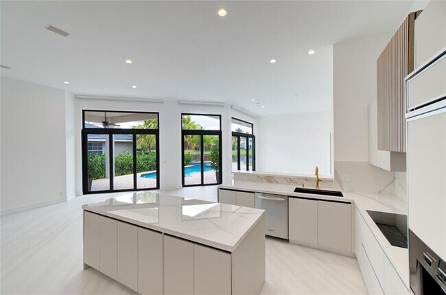 Building Photo - 2550 Jardin Terrace