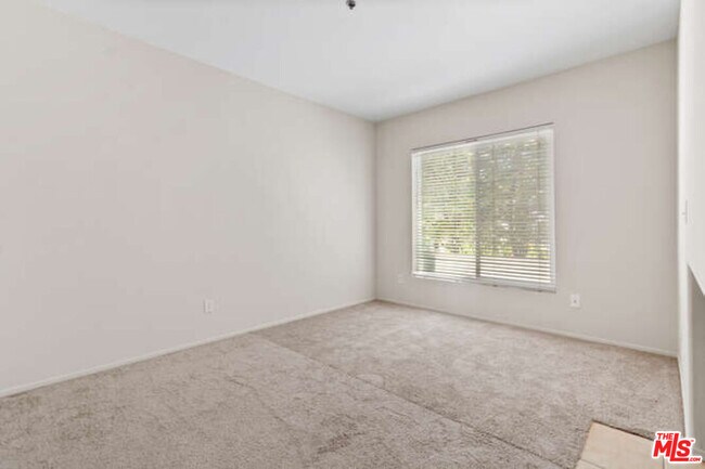 Building Photo - 10790 Rose Ave