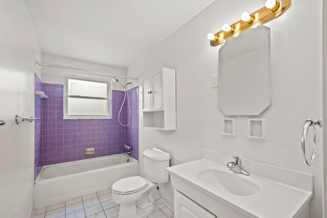 Building Photo - AVAILABLE OCT 1ST!! GORGEOUS 2 BEDROOM IN ...