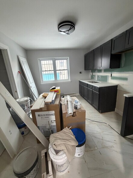 Building Photo - 125 William St