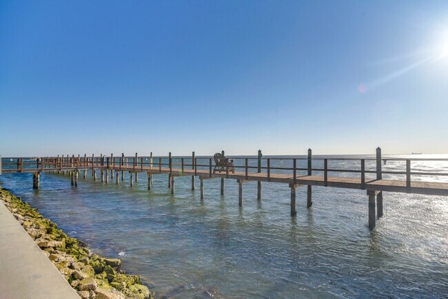 Building Photo - 5172 Coquina Key Dr SE