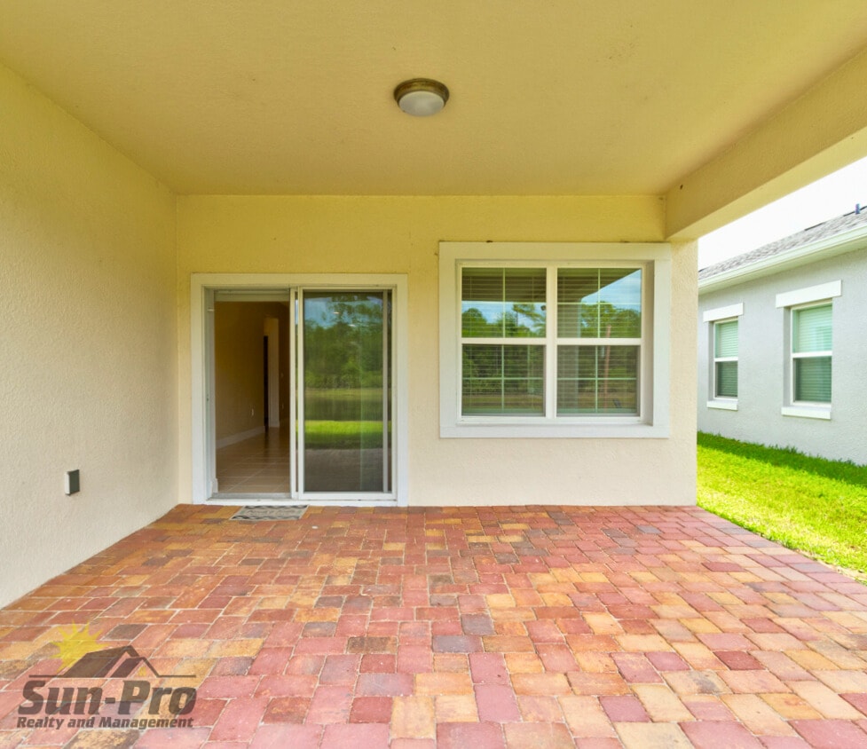 Building Photo - 5563 Estero Loop