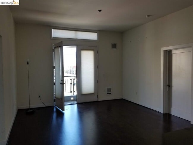 Building Photo - 585 9th St