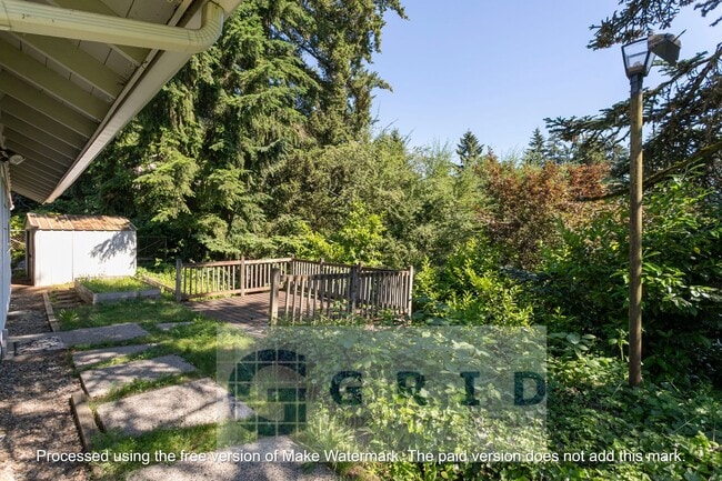 Building Photo - Charming 2 Bedroom Bungalow Available in N...