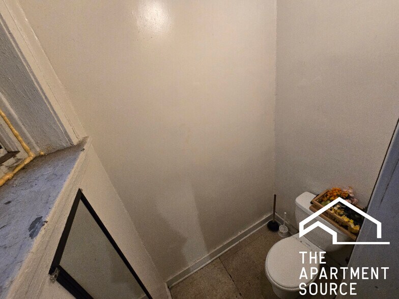 Building Photo - 5459 W Chicago Ave