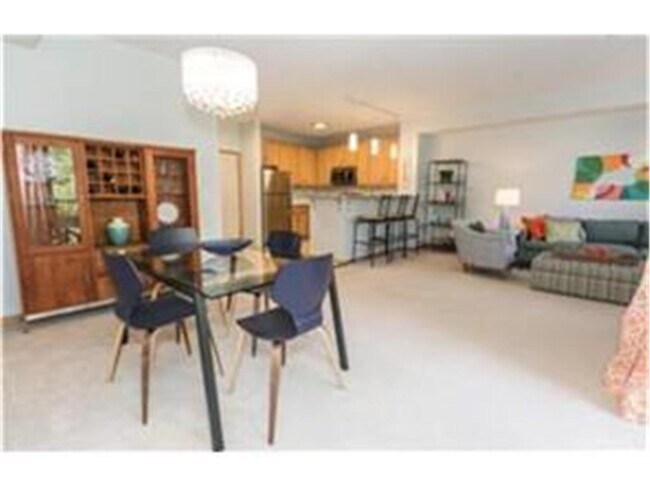 Building Photo - 575 N 1st St