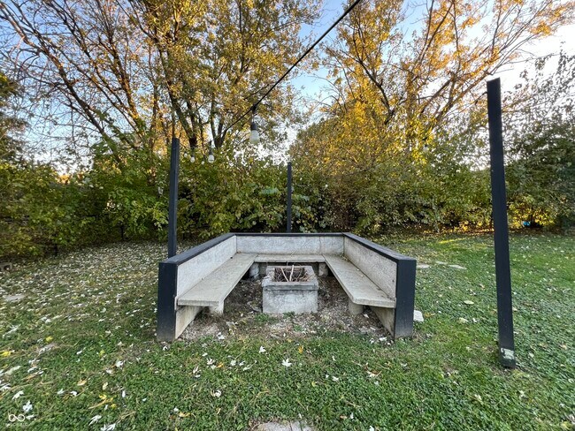 Building Photo - 4343 W Fairview Rd