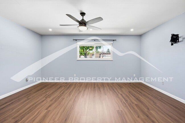 Building Photo - 655 S Xenon Ct