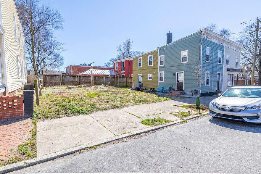 Building Photo - 2902 E Clay St