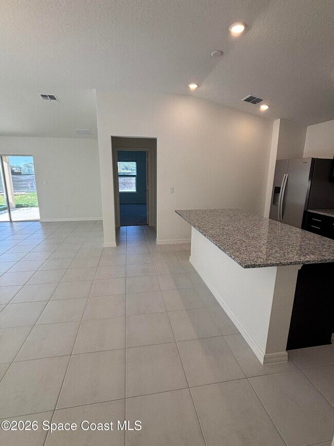 Building Photo - 641 Hugo SE Dr