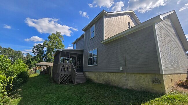 Building Photo - 123 Moss Creek Dr