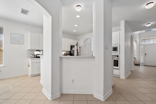 Building Photo - 10313 Big Thicket Dr