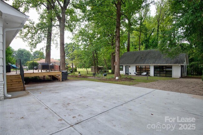 Building Photo - 3945 Rockfern Rd