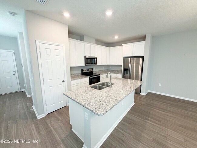 Building Photo - 13295 Didymus Dr