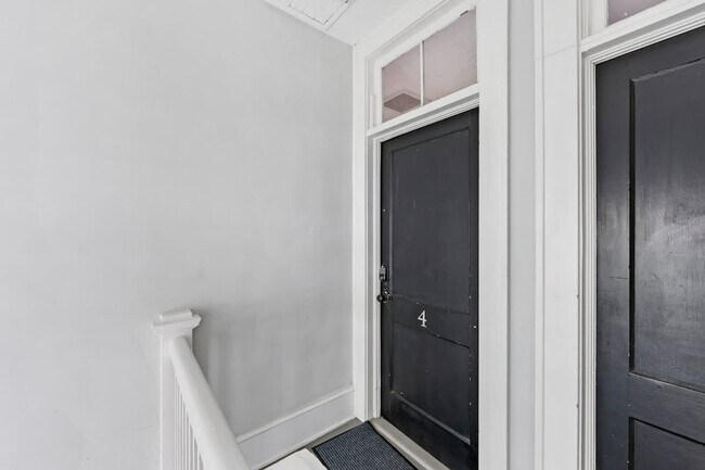 Building Photo - 536 Hawthorne Ln