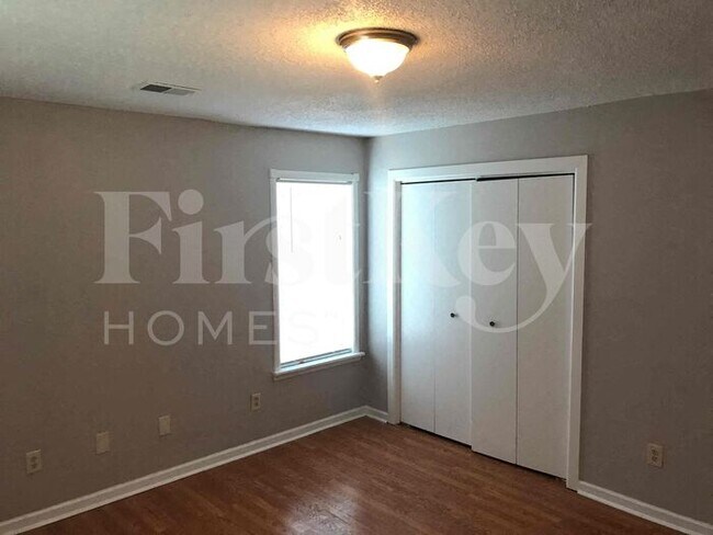 Building Photo - 2097 Meadowview Lane