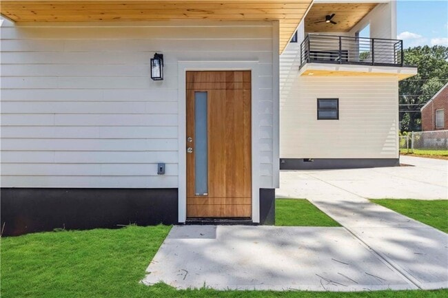 Building Photo - 1554 Columbia Cir