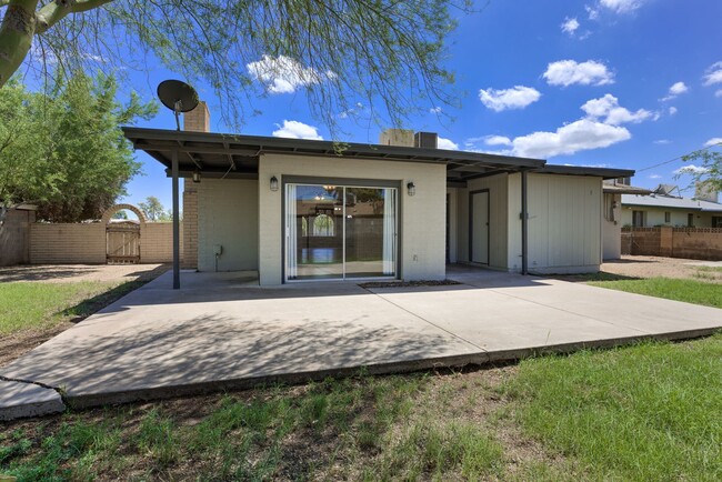 Building Photo - 4 Bedroom Home in Meyer Park