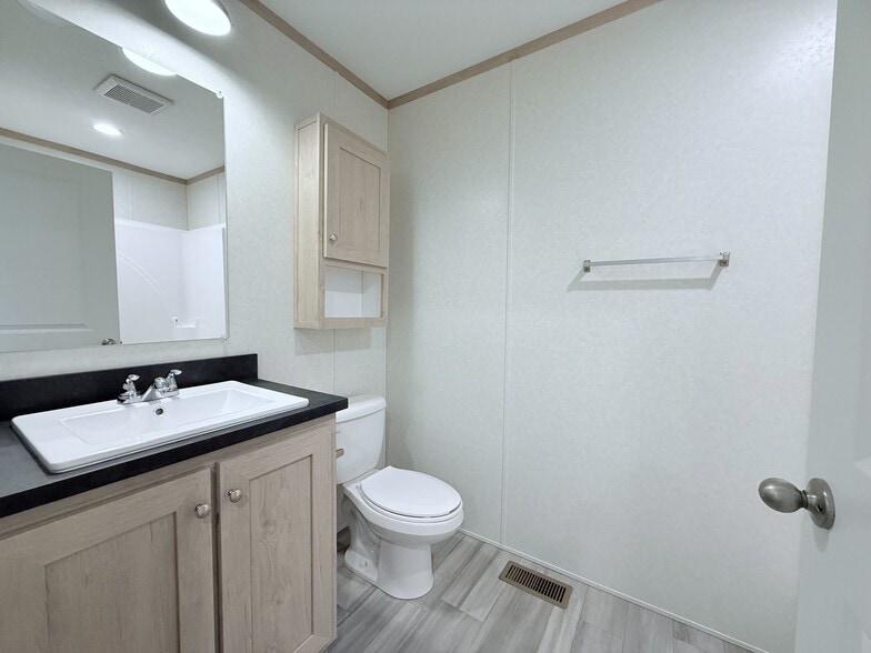 Building Photo - 29669 Danbury Ct