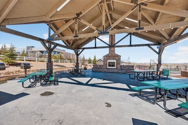 Building Photo - Walden Farms home with a great relaxing backyard!