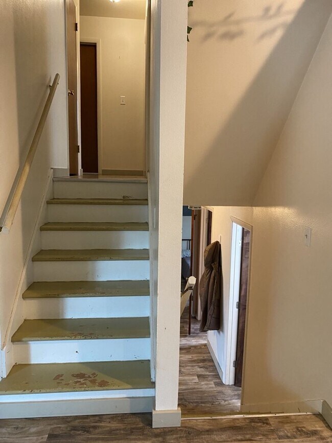 Building Photo - STUDENTS WELCOME! Spacious single-family home in the heart of Ft. Collins!