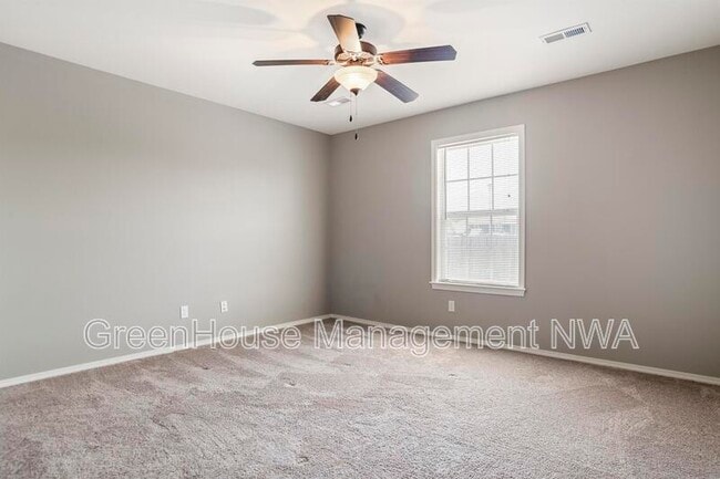 Building Photo - 403 Cherry St