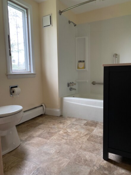 Building Photo - 469 River Rd