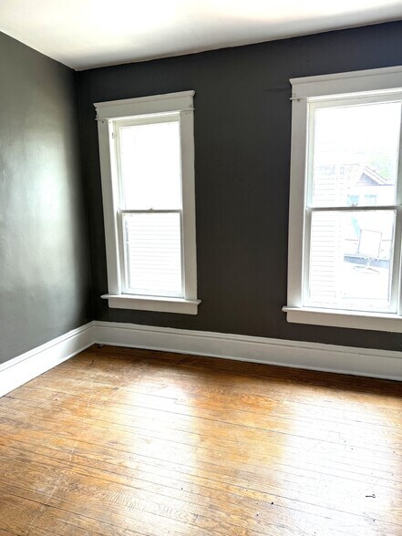 Building Photo - 1248 W 10th St