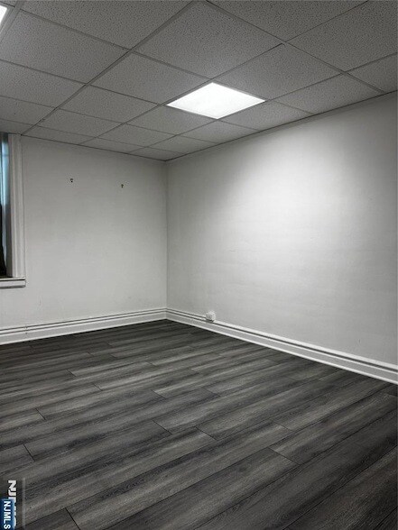 Building Photo - 250 Broad Ave