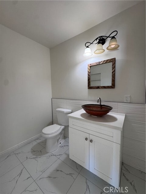 Building Photo - 875 W 41st Dr