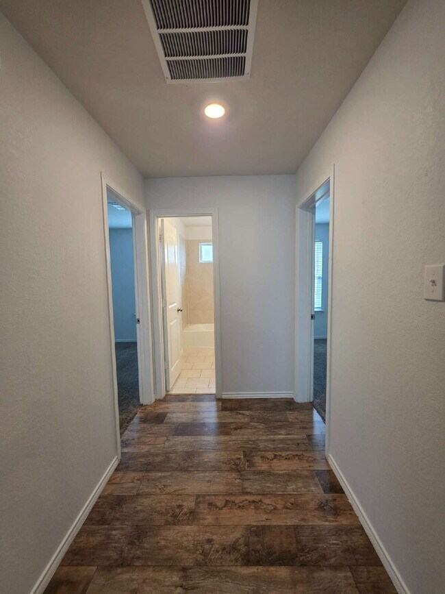 Building Photo - Ready Now – Freshly Painted & Move-In Ready!