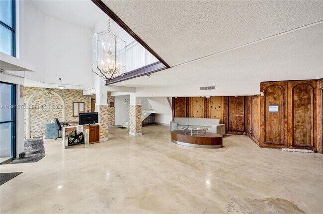 Building Photo - 2025 NE 164th St