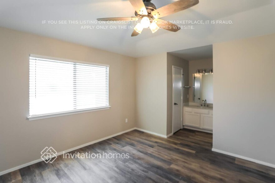 Building Photo - 2430 Bentley Dr