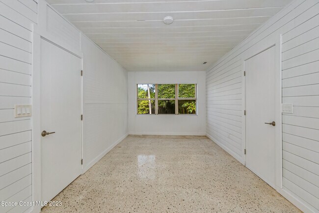 Building Photo - 2040 Palm Ave