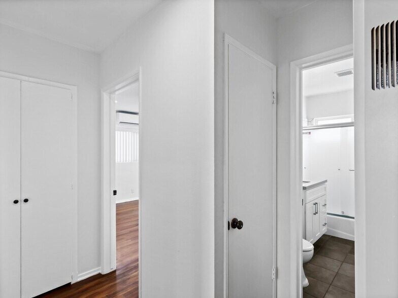 Building Photo - 4918 1/2 Tujunga Ave