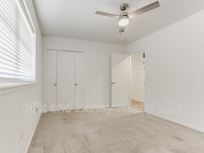 Building Photo - 3004 Kent Dr