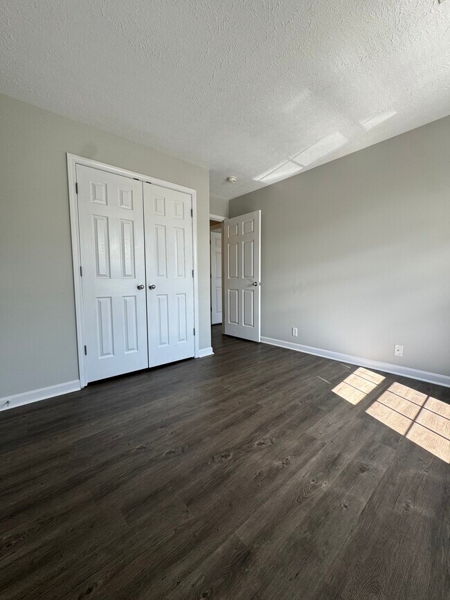 Building Photo - Woodfield