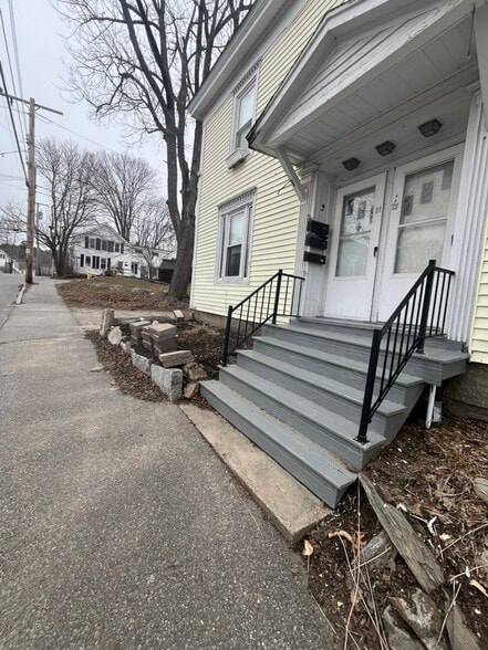 Front Stoop - 29 Pine St