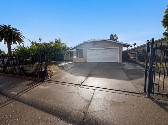 Building Photo - 8232 Moorhaven Way