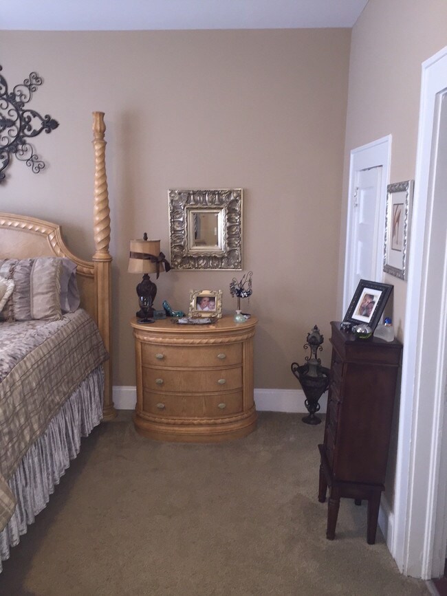 Building Photo - 1407 E North St