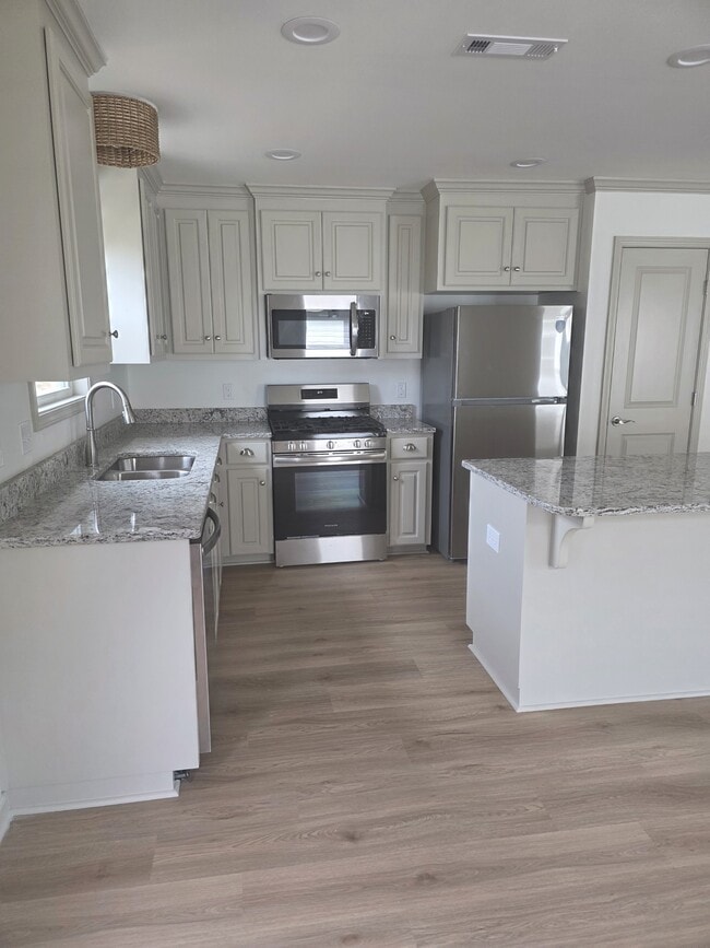 Building Photo - 115 Thistlewood Dr