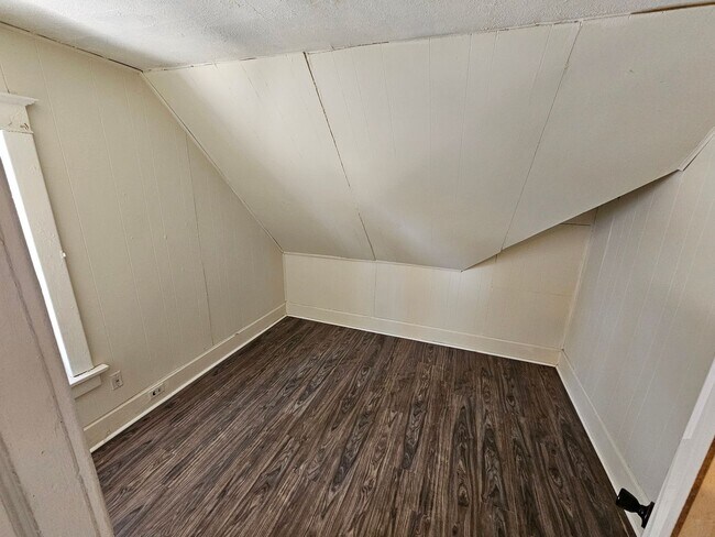 Building Photo - 420 N 2nd Ave